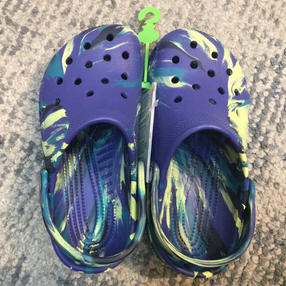 Crocs blue green marble
